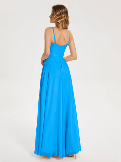 Vestido de fiesta con tirantes finos y corte en A y abertura