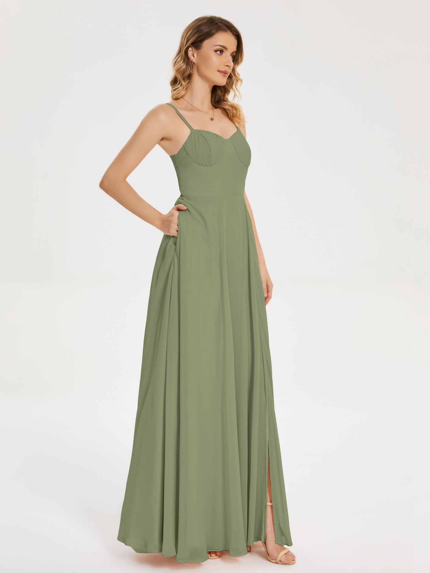 Vestido de fiesta con tirantes finos y corte en A y abertura