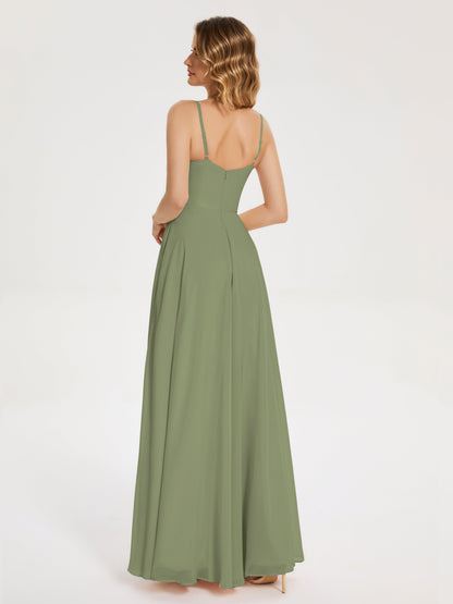 Vestido de fiesta con tirantes finos y corte en A y abertura