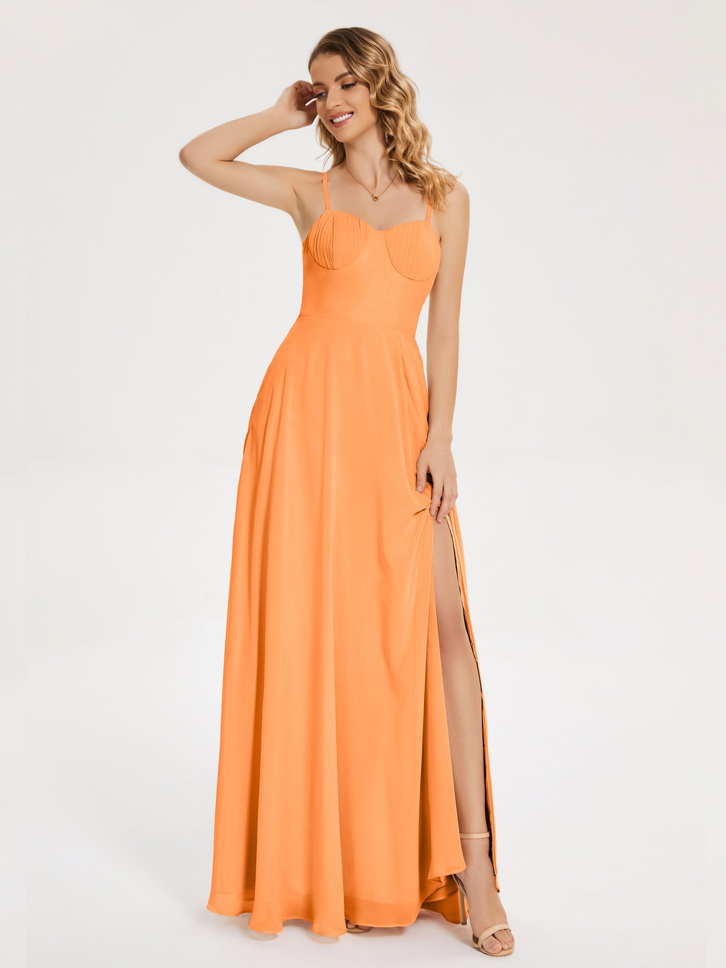 Vestido de fiesta con tirantes finos y corte en A y abertura