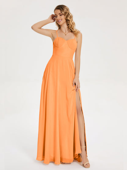 Vestido de fiesta con tirantes finos y corte en A y abertura
