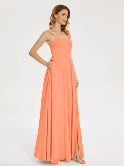 Vestido de fiesta con tirantes finos y corte en A y abertura