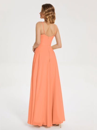 Vestido de fiesta con tirantes finos y corte en A y abertura