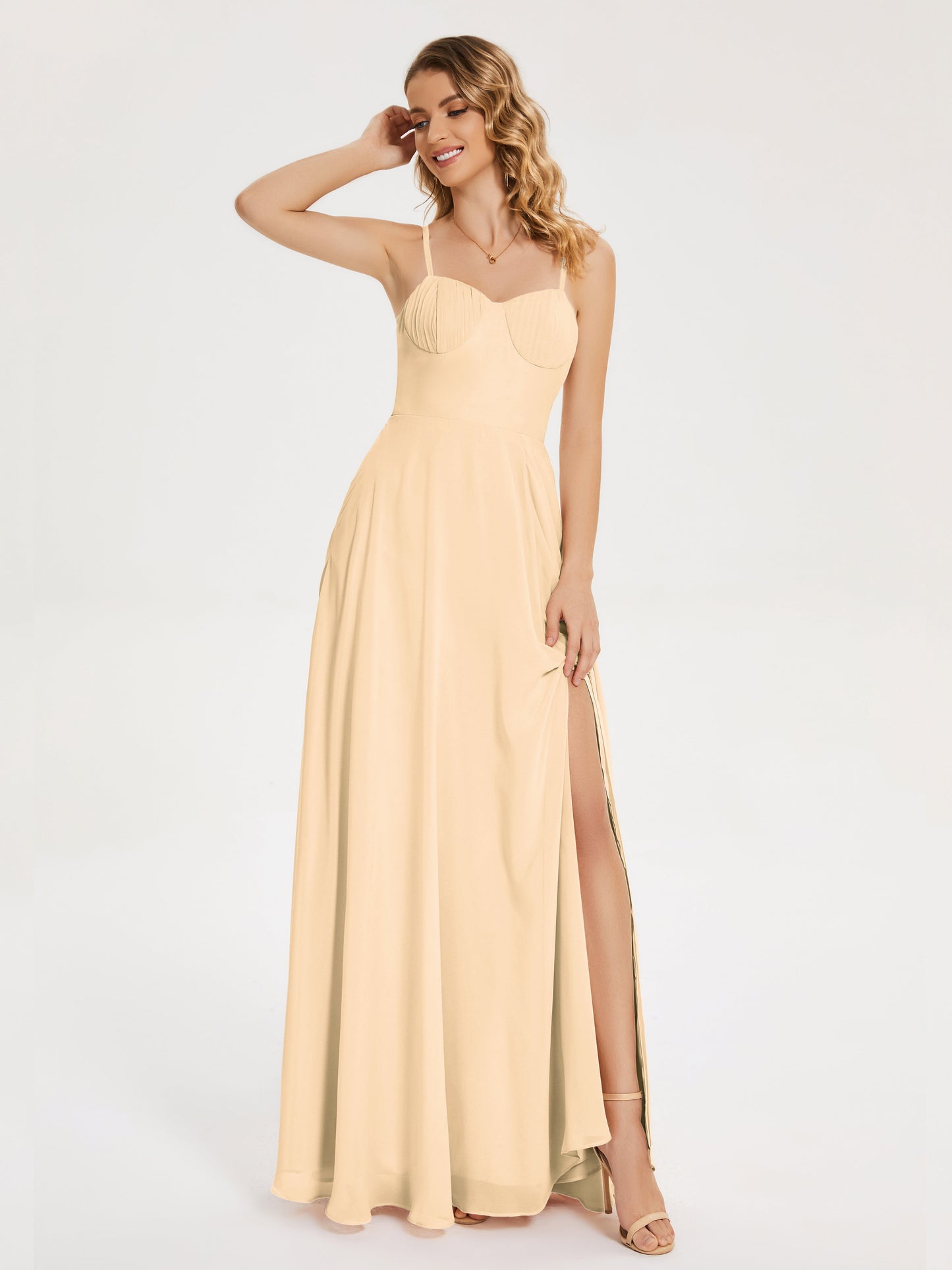Vestido de fiesta con tirantes finos y corte en A y abertura