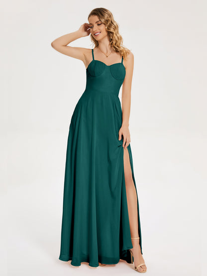 Vestido de fiesta con tirantes finos y corte en A y abertura