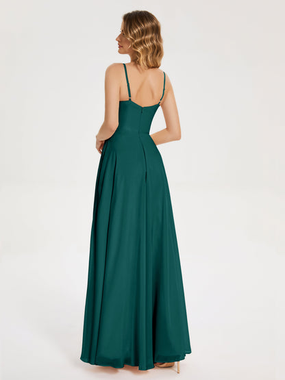 Vestido de fiesta con tirantes finos y corte en A y abertura