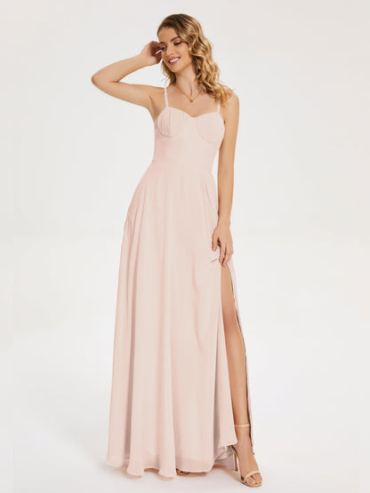 Vestido de fiesta con tirantes finos y corte en A y abertura