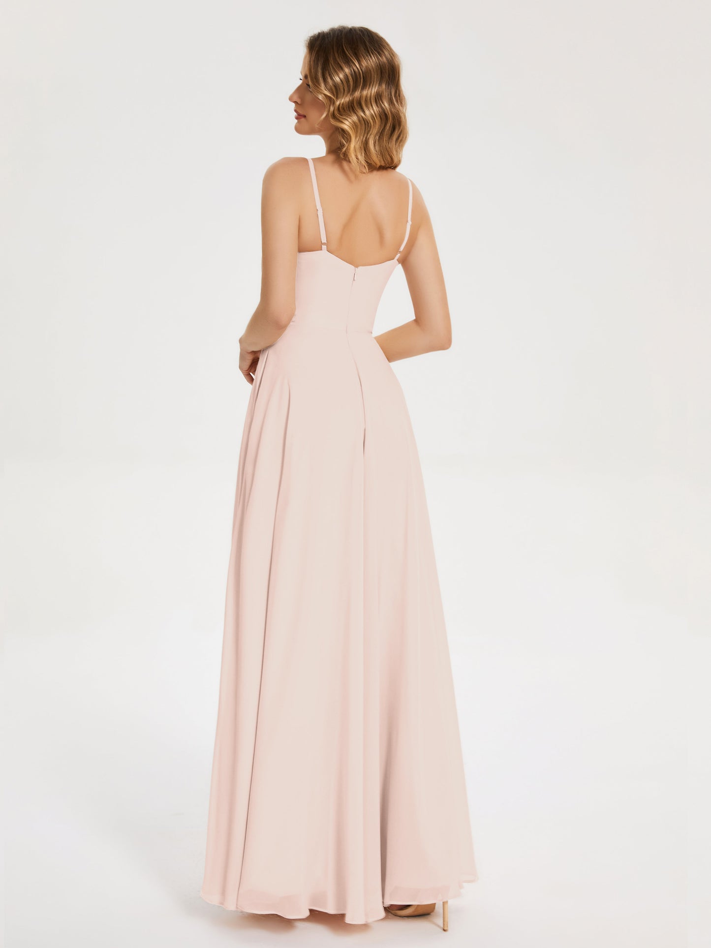 Vestido de fiesta con tirantes finos y corte en A y abertura