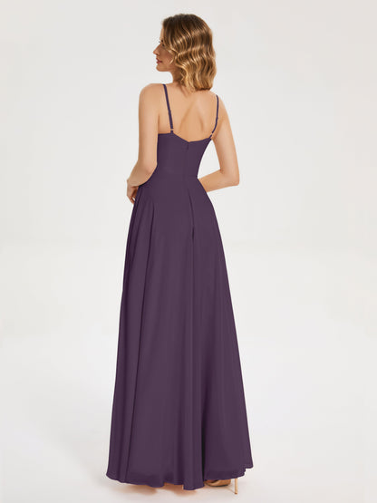 Vestido de fiesta con tirantes finos y corte en A y abertura