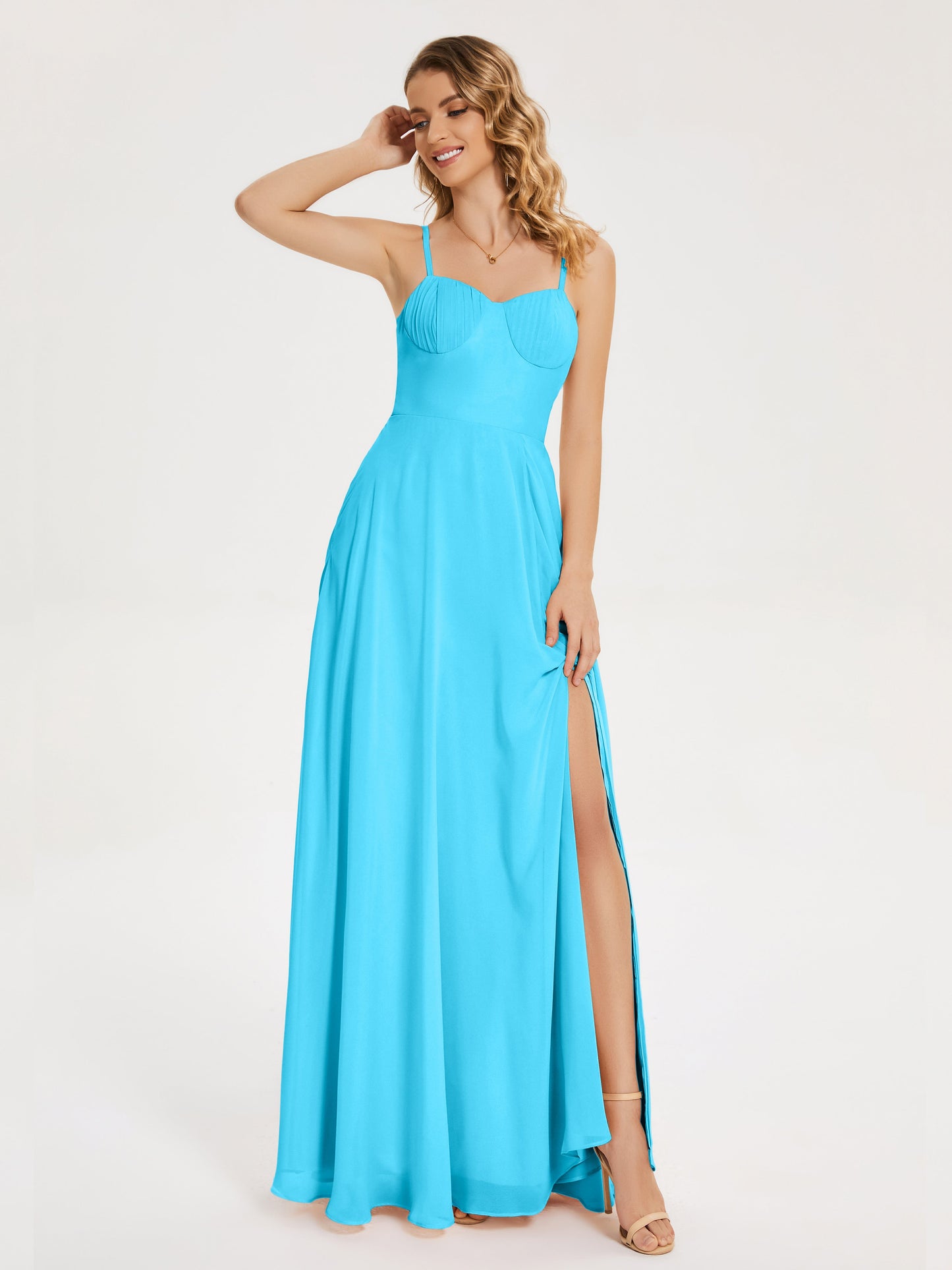 Vestido de fiesta con tirantes finos y corte en A y abertura