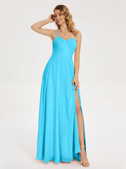 Vestido de fiesta con tirantes finos y corte en A y abertura