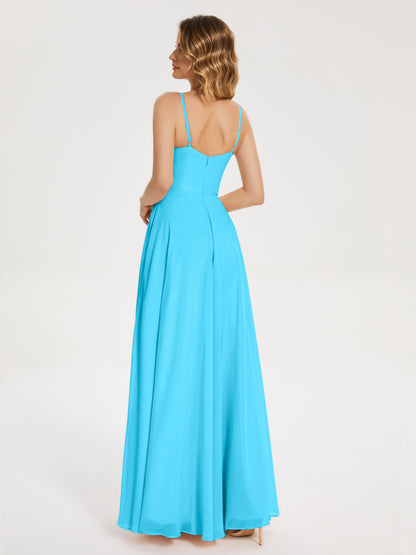 Vestido de fiesta con tirantes finos y corte en A y abertura