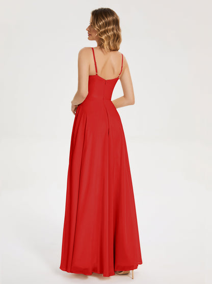 Vestido de fiesta con tirantes finos y corte en A y abertura