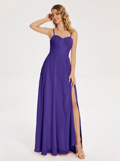 Vestido de fiesta con tirantes finos y corte en A y abertura