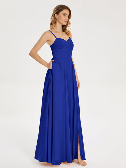 Vestido de fiesta con tirantes finos y corte en A y abertura