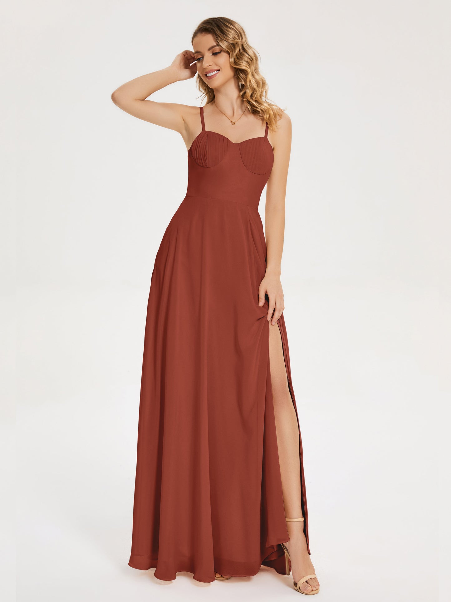 Vestido de fiesta con tirantes finos y corte en A y abertura