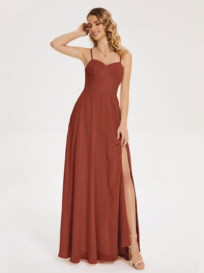 Vestido de fiesta con tirantes finos y corte en A y abertura
