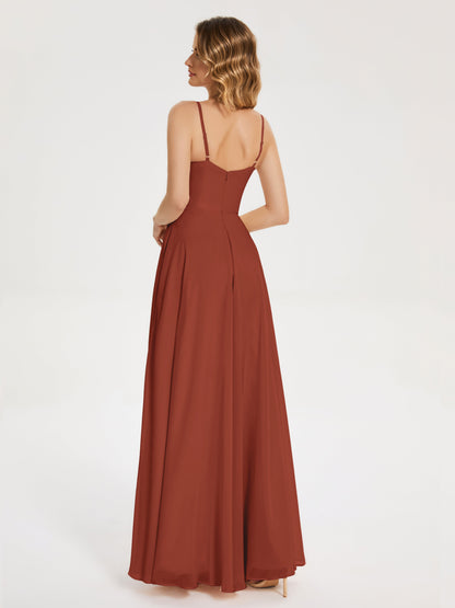 Vestido de fiesta con tirantes finos y corte en A y abertura