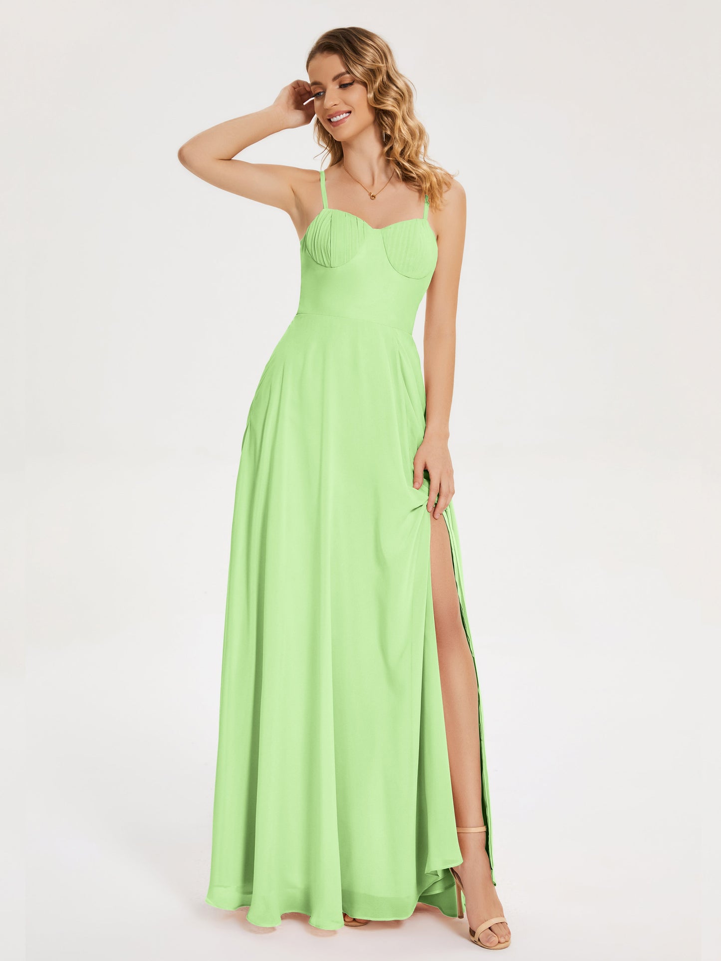 Vestido de fiesta con tirantes finos y corte en A y abertura