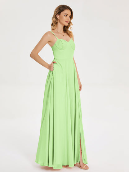 Vestido de fiesta con tirantes finos y corte en A y abertura