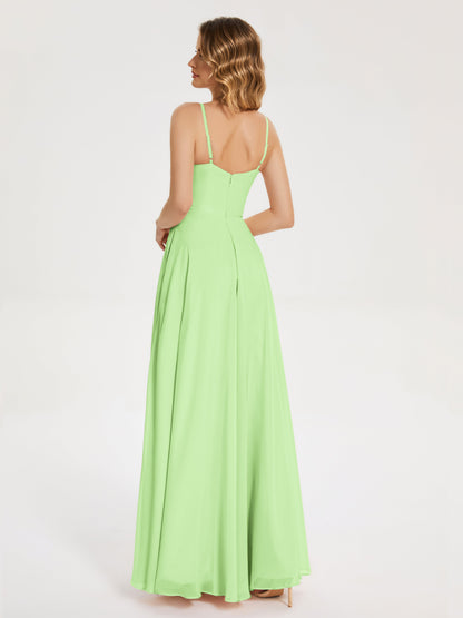 Vestido de fiesta con tirantes finos y corte en A y abertura