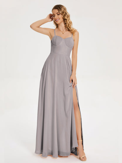 Vestido de fiesta con tirantes finos y corte en A y abertura