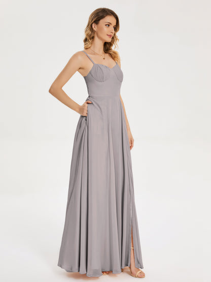 Vestido de fiesta con tirantes finos y corte en A y abertura