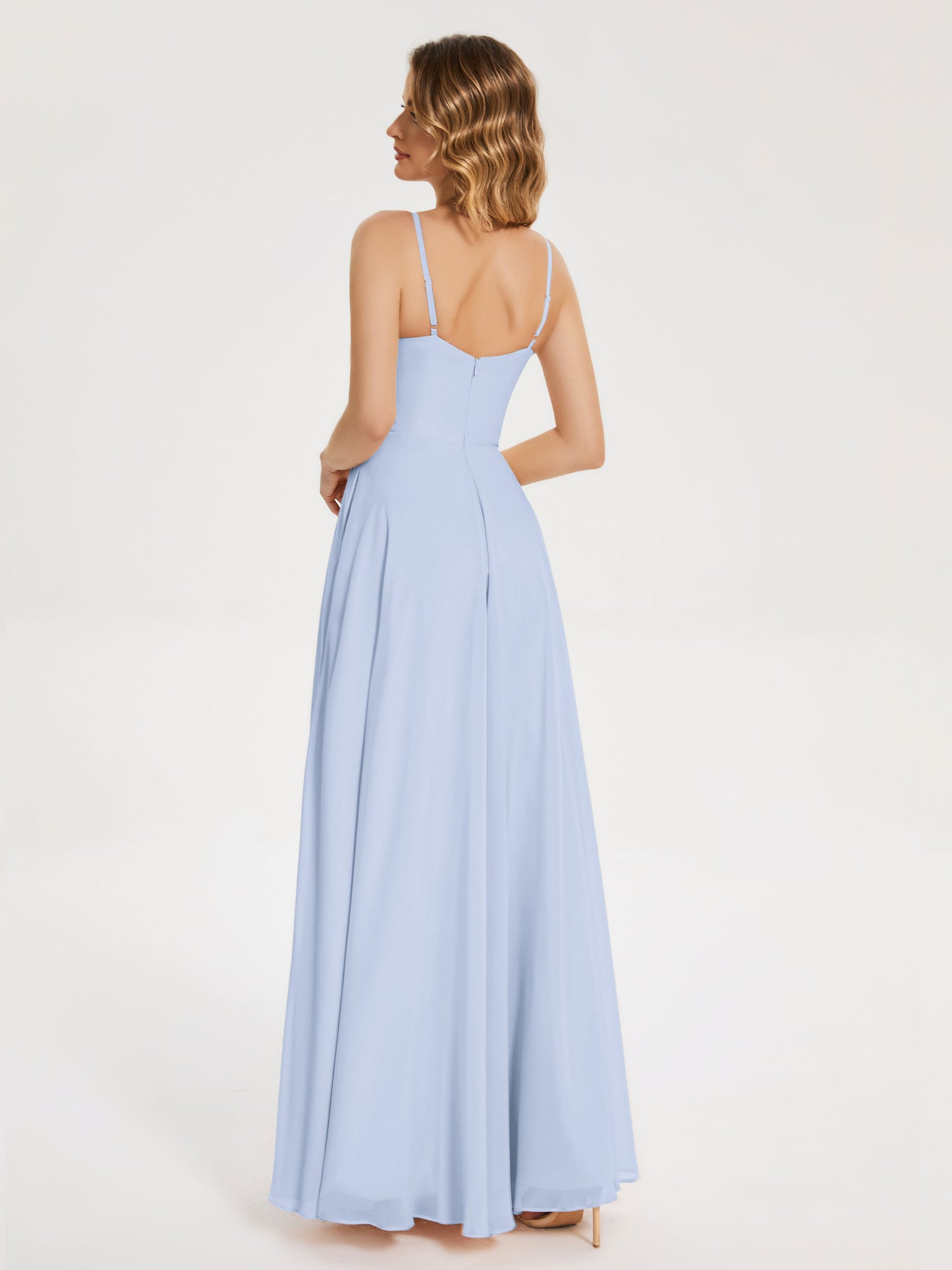 Vestido de fiesta con tirantes finos y corte en A y abertura