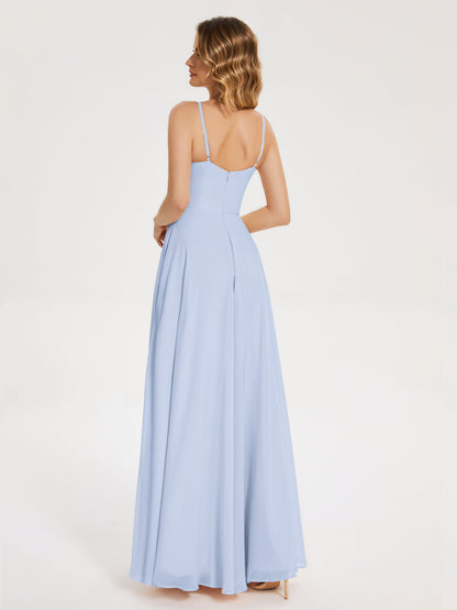 Vestido de fiesta con tirantes finos y corte en A y abertura