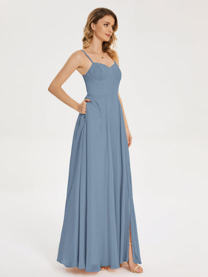 Vestido de fiesta con tirantes finos y corte en A y abertura