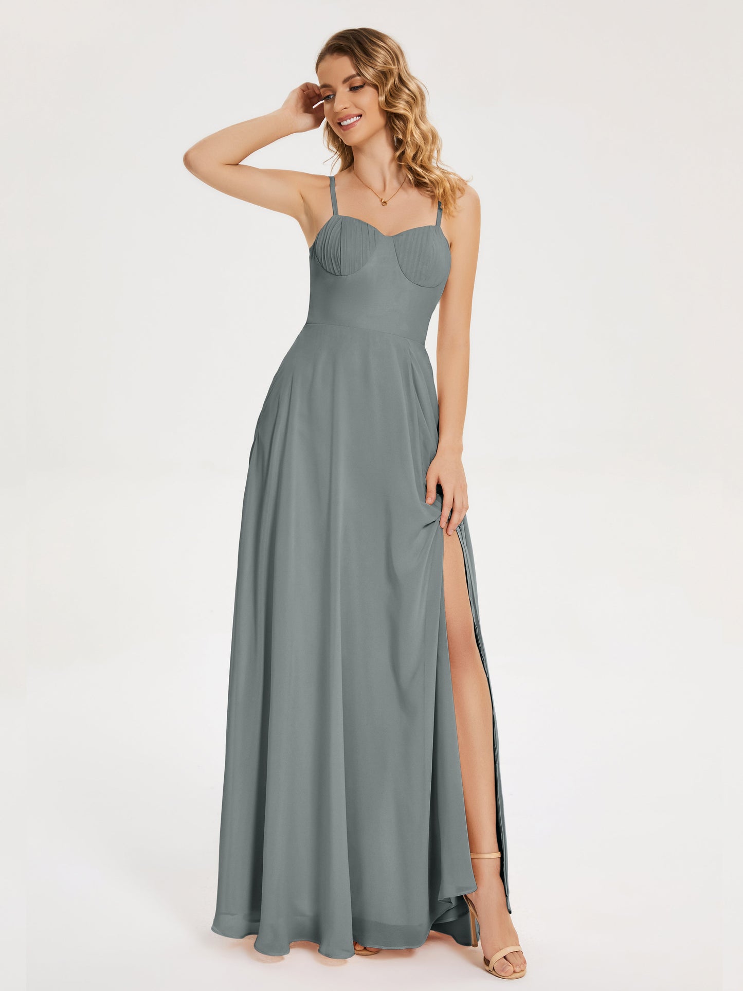 Vestido de fiesta con tirantes finos y corte en A y abertura