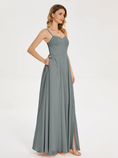 Vestido de fiesta con tirantes finos y corte en A y abertura