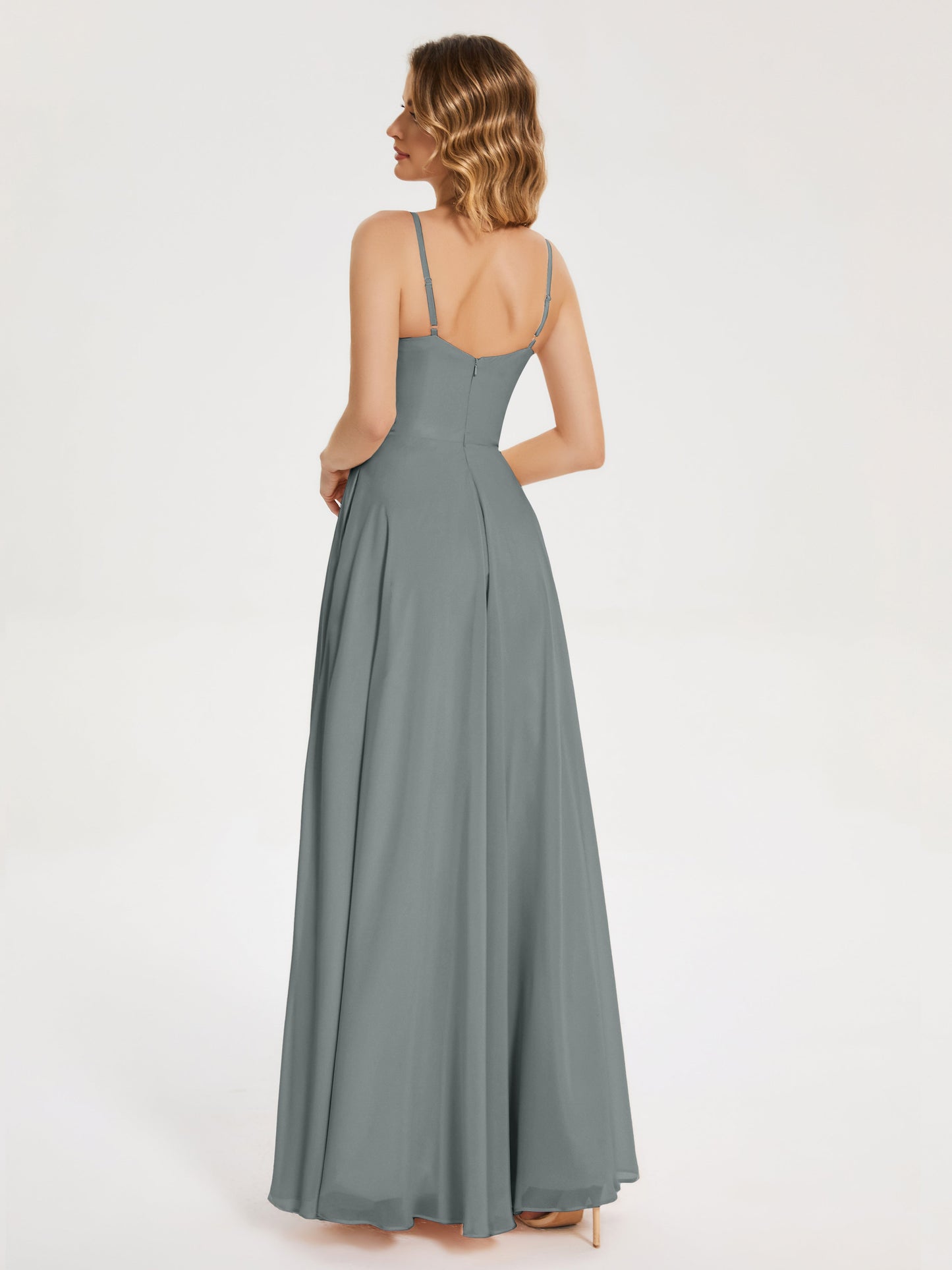 Vestido de fiesta con tirantes finos y corte en A y abertura