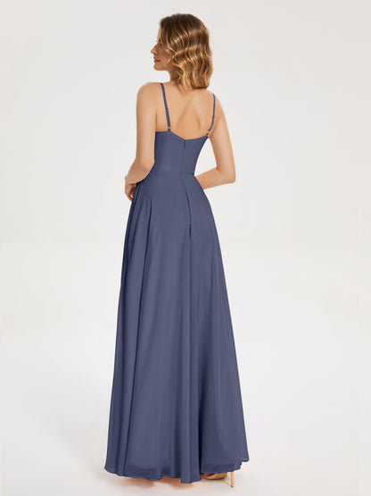 Vestido de fiesta con tirantes finos y corte en A y abertura