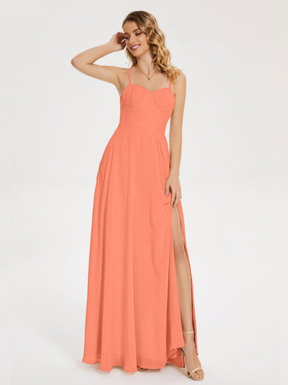 Vestido de fiesta con tirantes finos y corte en A y abertura