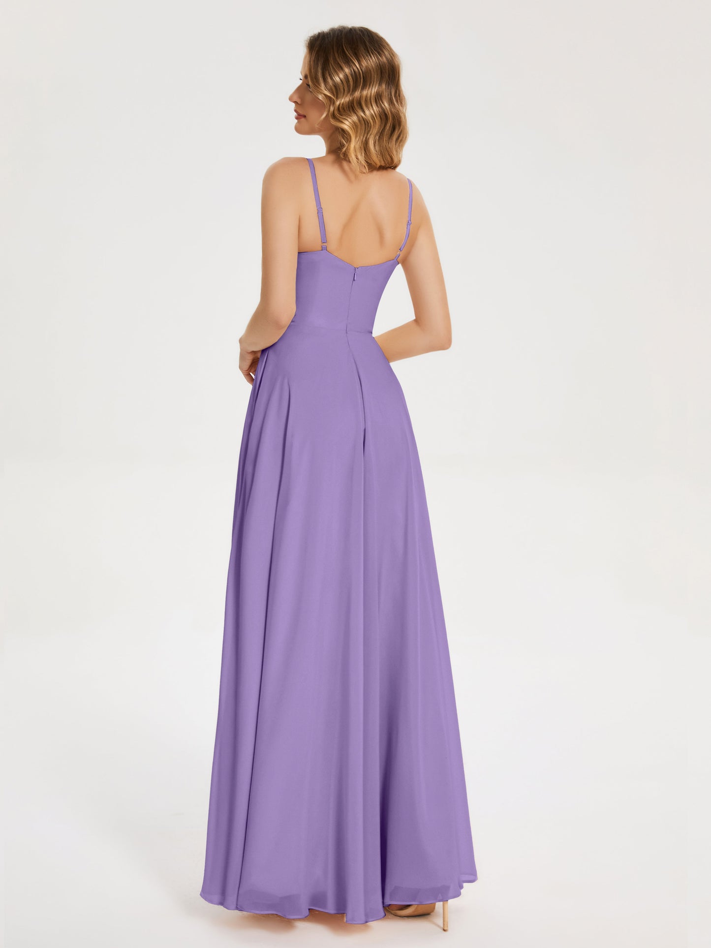 Vestido de fiesta con tirantes finos y corte en A y abertura