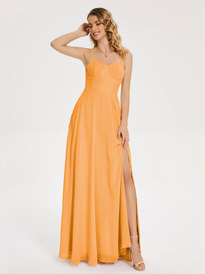 Vestido de fiesta con tirantes finos y corte en A y abertura