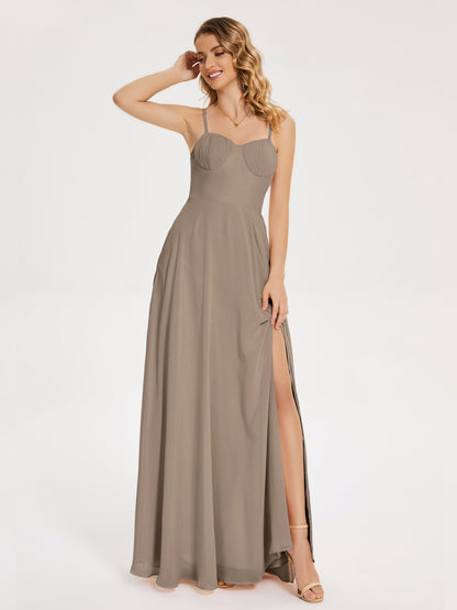 Vestido de fiesta con tirantes finos y corte en A y abertura