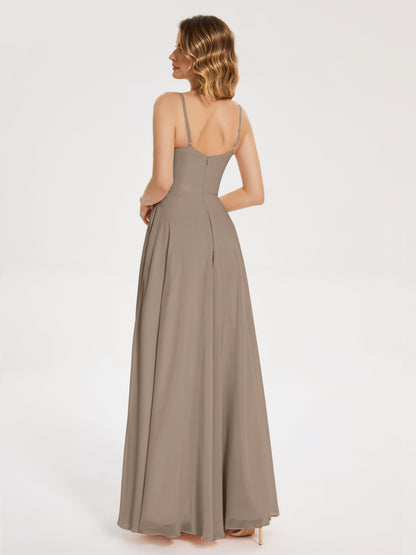 Vestido de fiesta con tirantes finos y corte en A y abertura