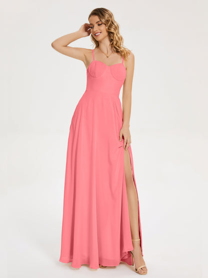 Vestido de fiesta con tirantes finos y corte en A y abertura