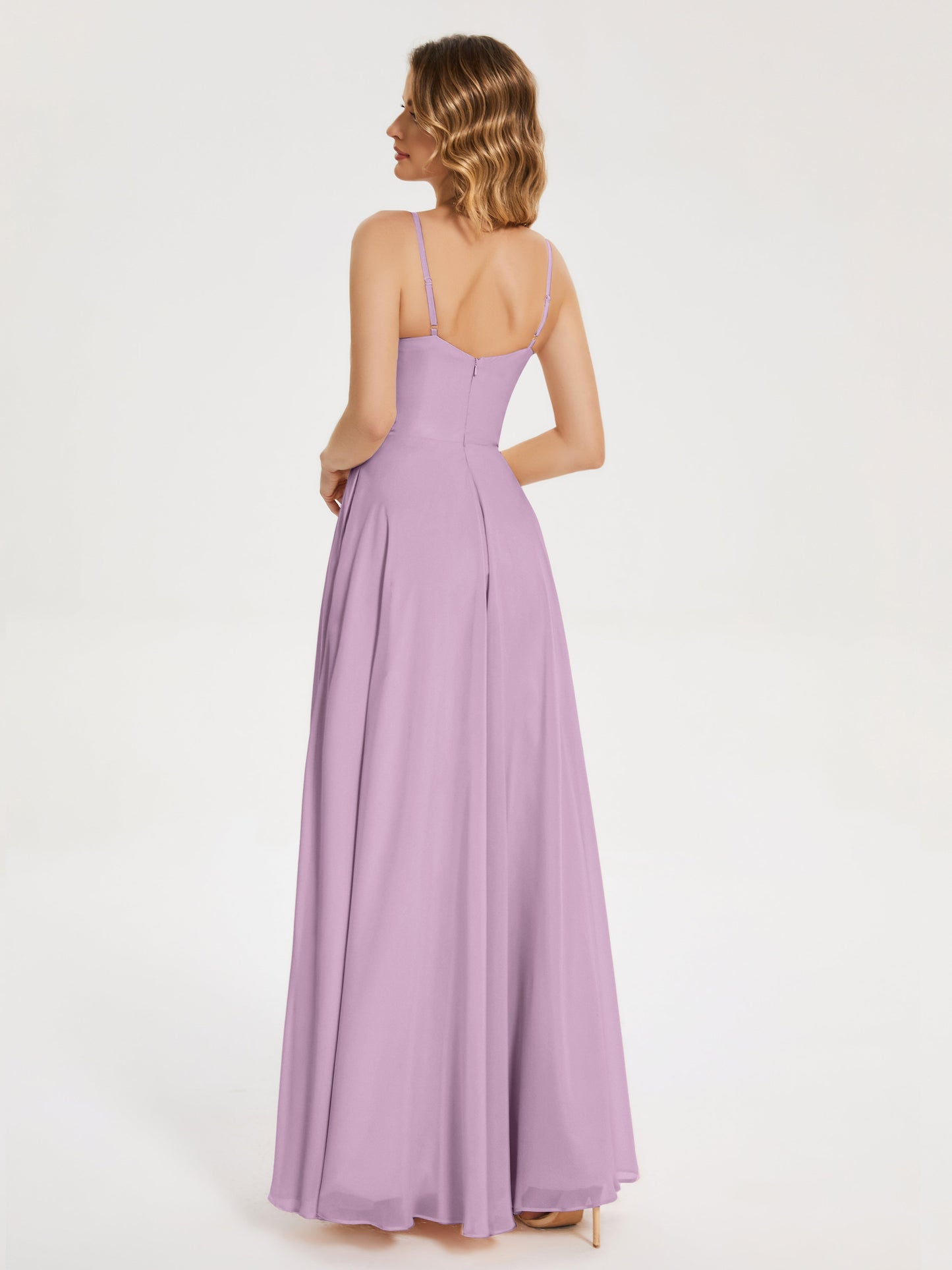 Vestido de fiesta con tirantes finos y corte en A y abertura