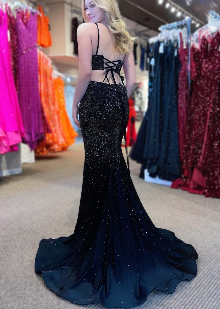 Emelia | Vestido de fiesta de satén con cuentas y tirantes finos estilo sirena con abertura