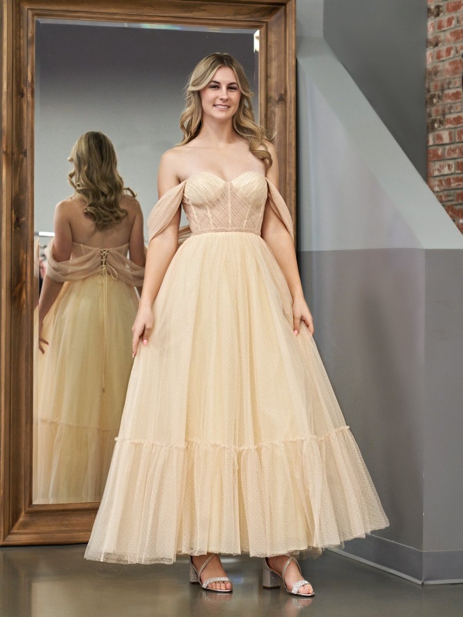 Vestido de fiesta de tul con escote en forma de A y largo hasta la rodilla de Nova