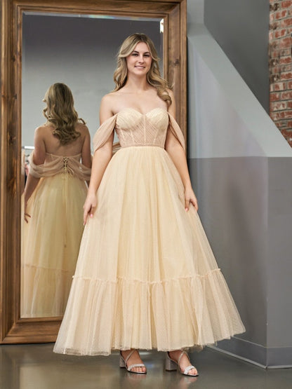 Vestido de fiesta de tul con escote en forma de A y largo hasta la rodilla de Nova