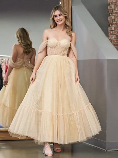 Vestido de fiesta de tul con escote en forma de A y largo hasta la rodilla de Nova