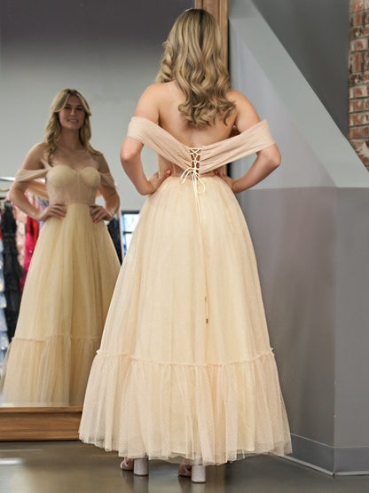 Vestido de fiesta de tul con escote en forma de A y largo hasta la rodilla de Nova