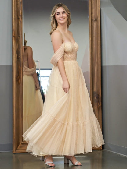 Vestido de fiesta de tul con escote en forma de A y largo hasta la rodilla de Nova
