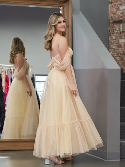 Vestido de fiesta de tul con escote en forma de A y largo hasta la rodilla de Nova