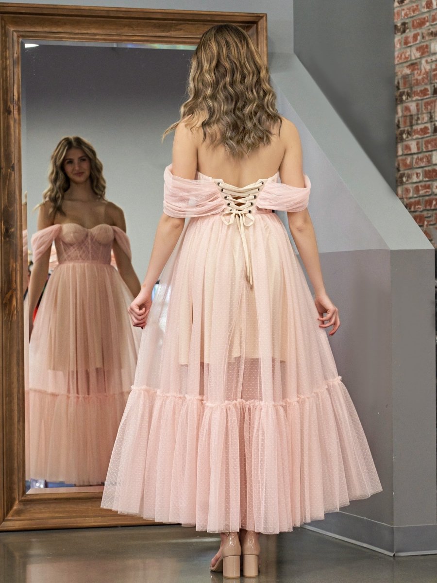 Vestido de fiesta de tul con escote en forma de A y largo hasta la rodilla de Nova