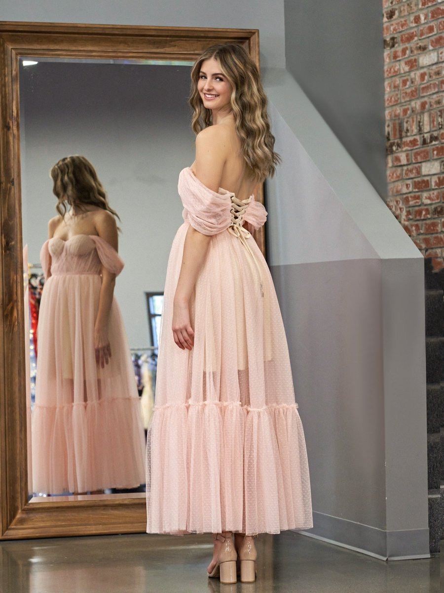 Vestido de fiesta de tul con escote en forma de A y largo hasta la rodilla de Nova